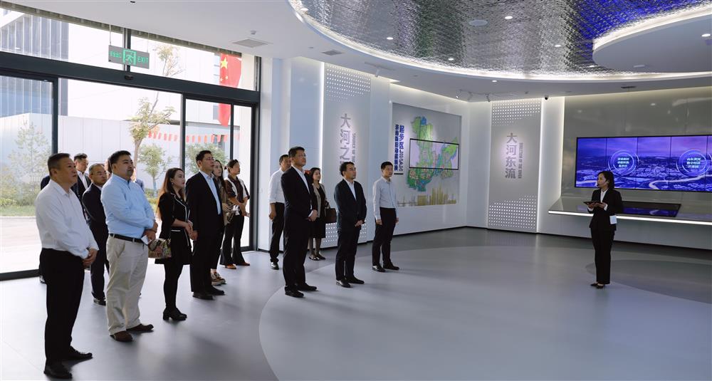 济南市驻京办起步区名目路演暨京济政企园签约典礼在山东黄河数字经济财产园进行